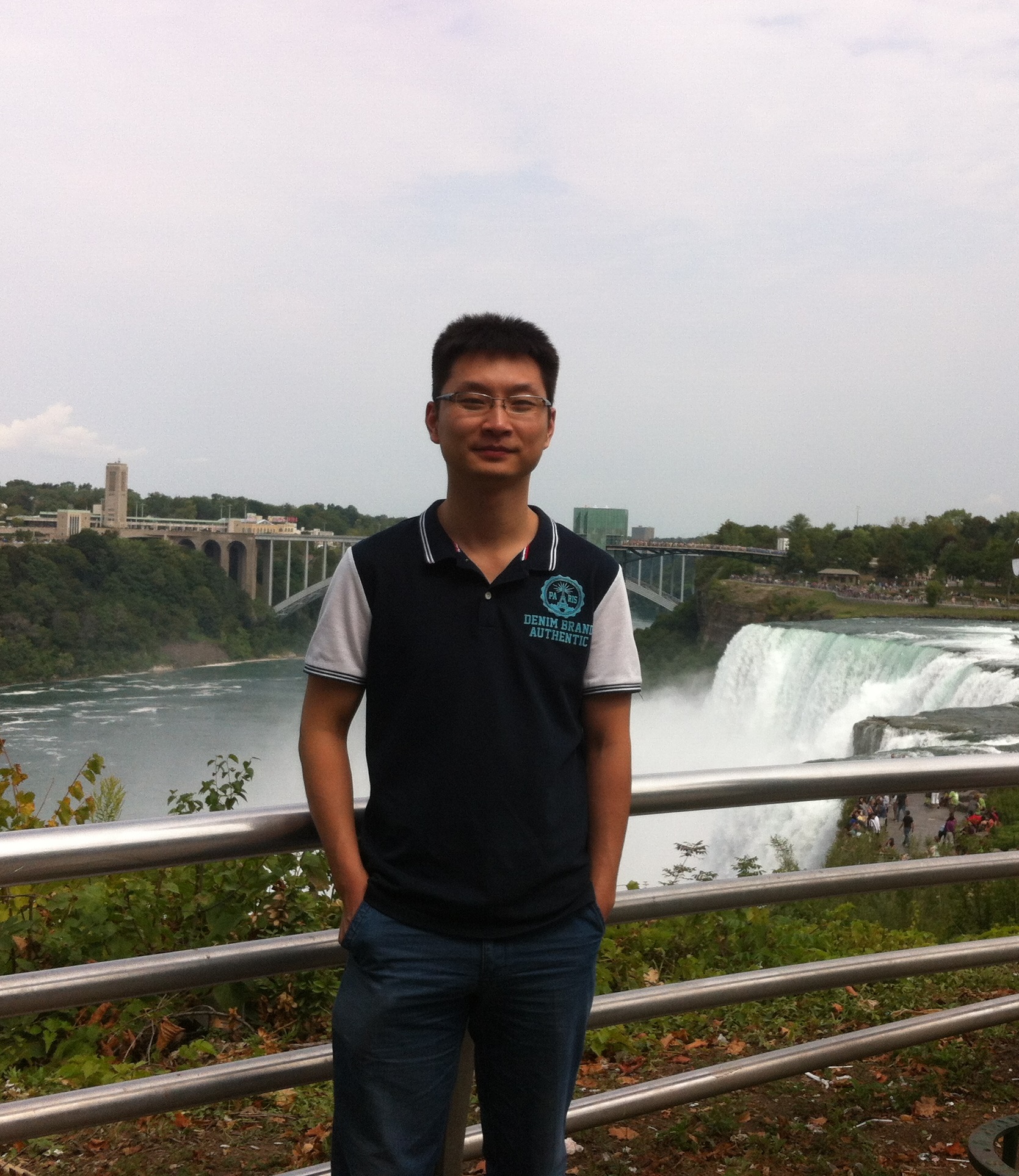 开云官方注册创新论坛第一千四百五十九讲：Ultra-cold gases---A “hot” dish of the “coldest” matter in physics