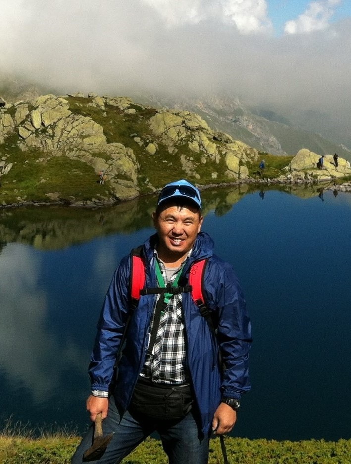 开云官方注册创新论坛第一千八百三十八讲：Tectonic evolution of the high-and ultrahigh-pressure (HP-UHP) metamorphic complexes, Kyrgyz Tianshan Mts.