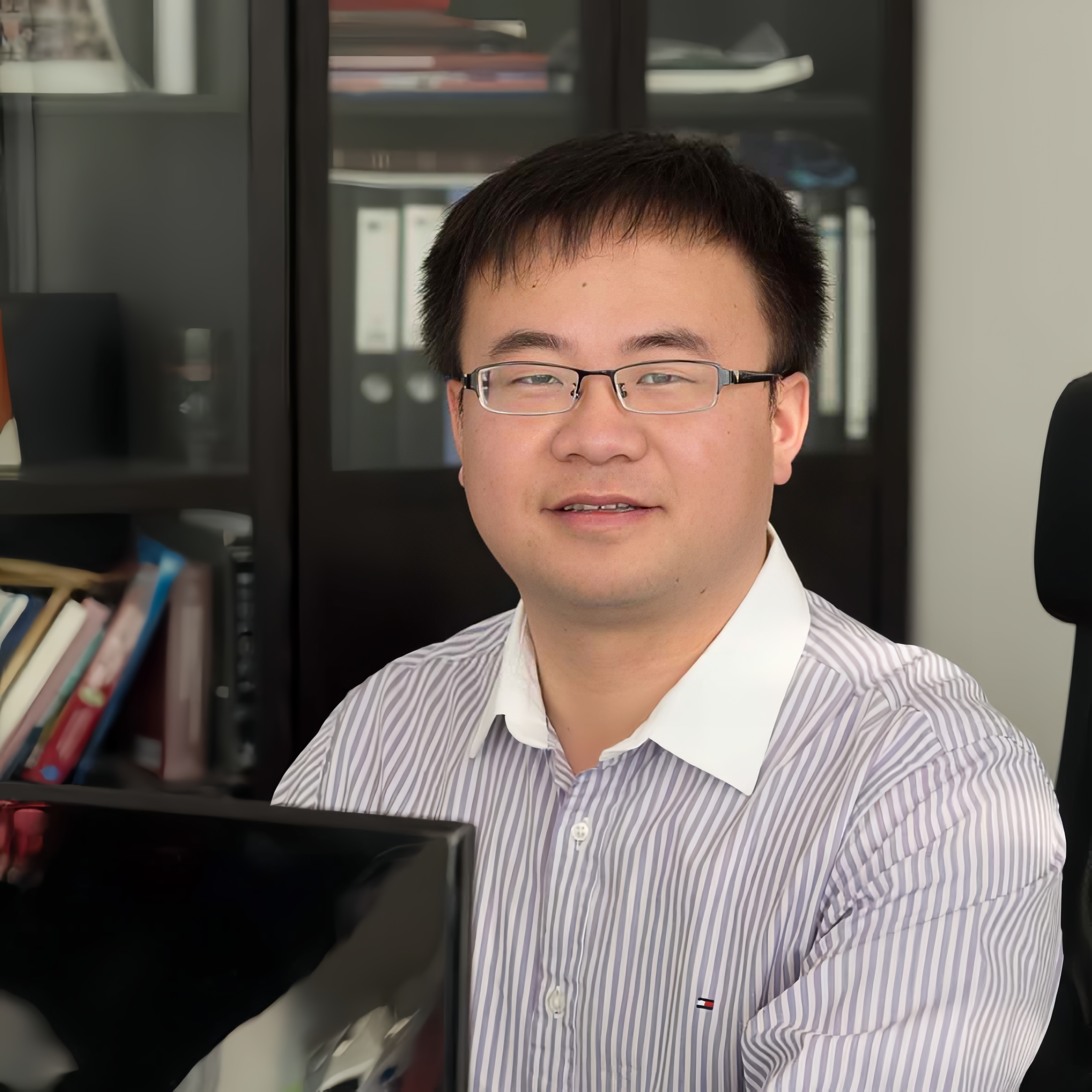 开云官方注册创新论坛第一千七百九十四讲：多元介孔材料的合成与性能研究